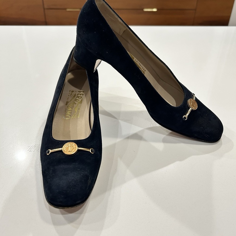 Salvatore Ferragamo Classic Black Suede Leather Closed Toe Pump Heels Shoe 8 AA